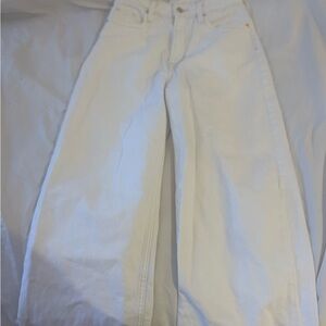 Like new H&M white baggy jeans!!💕